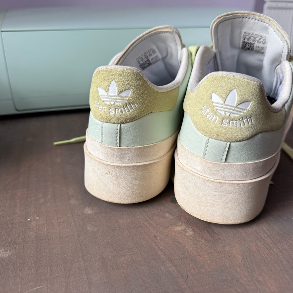 Adidas Stan Smith Women's Sneakers - White and Green - Picture 4 of 5